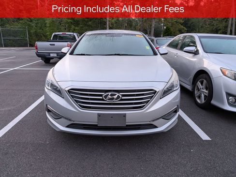 Used 2015 Hyundai Sonata SE w/ Option Group 02 FWD image 2