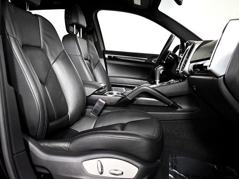 Used 2015 Porsche Cayenne S image 44
