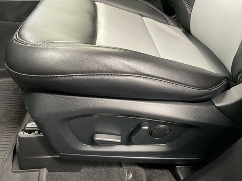 Used 2022 Ford Explorer XLT w/ Equipment Group 202A image 36