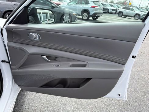 Used 2025 Hyundai Elantra SEL image 15