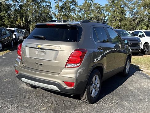 Used 2022 Chevrolet Trax LT w/ LT Convenience Package image 6