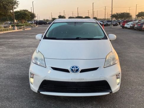 Used 2015 Toyota Prius Four FWD image 2