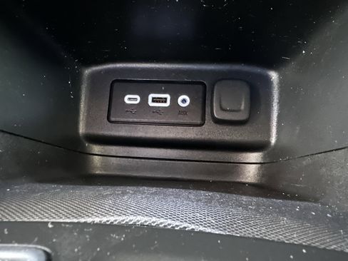 Used 2021 Chevrolet Equinox LT w/ Driver Convenience Package image 55