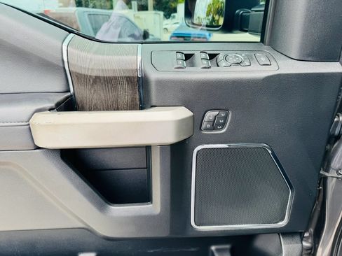 Used 2021 Ford F250 Lariat w/ Lariat Ultimate Package AWD/4WD image 9