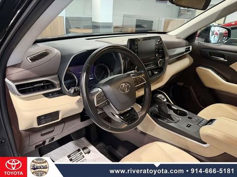 Used 2020 Toyota Highlander XLE image 10