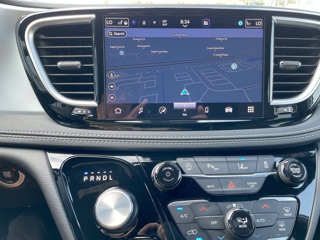 Used 2026 Chrysler Pacifica Limited FWD image 22