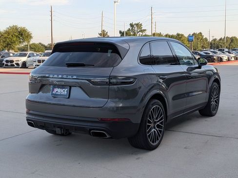Used 2023 Porsche Cayenne AWD/4WD image 5