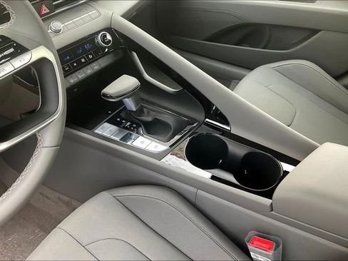 New 2025 Hyundai Elantra SEL image 8