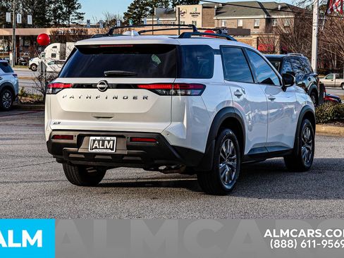 Certified 2025 Nissan Pathfinder SV image 6