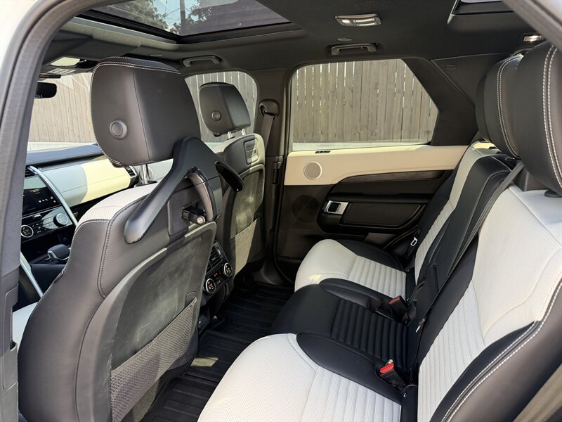Used 2023 Land Rover Discovery S R-Dynamic AWD/4WD image 27