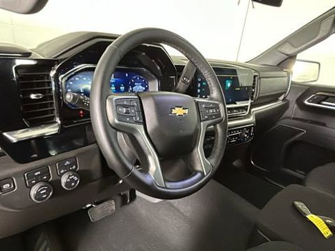 Used 2025 Chevrolet Silverado 1500 LT AWD/4WD image 14