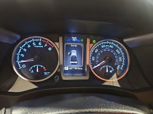 Used 2022 Toyota Tacoma Limited image 2