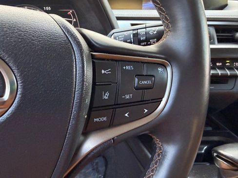 Certified 2022 Lexus UX 200 image 27