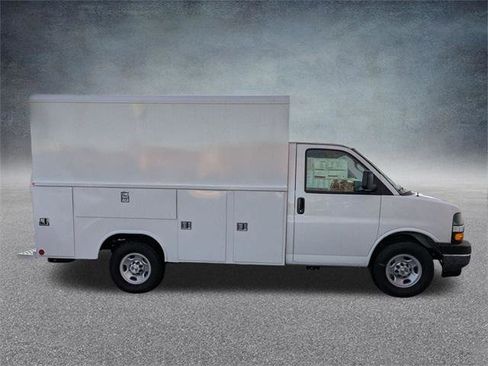 New 2025 Chevrolet Express 3500 w/ Power Convenience Package image 2