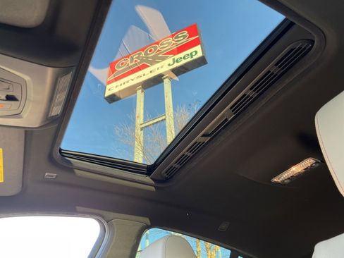 Used 2017 BMW X4 M40i image 34