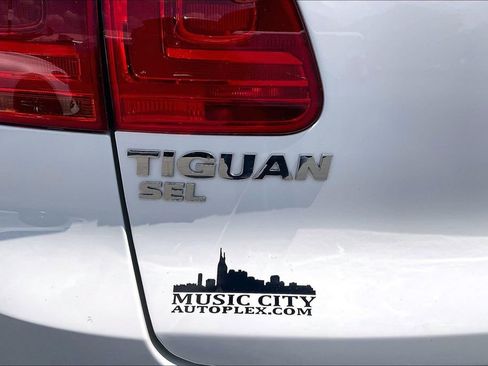 Used 2017 Volkswagen Tiguan SEL FWD image 26