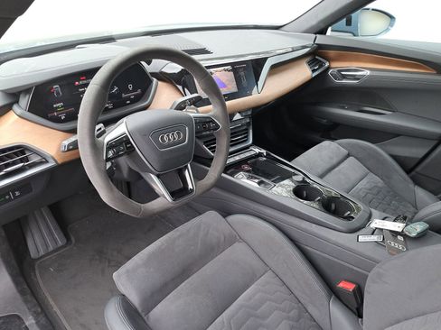 Used 2023 Audi e-tron GT Premium Plus image 5