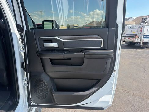 Used 2022 RAM 2500 Big Horn w/ Level C Equiment Group AWD/4WD image 45