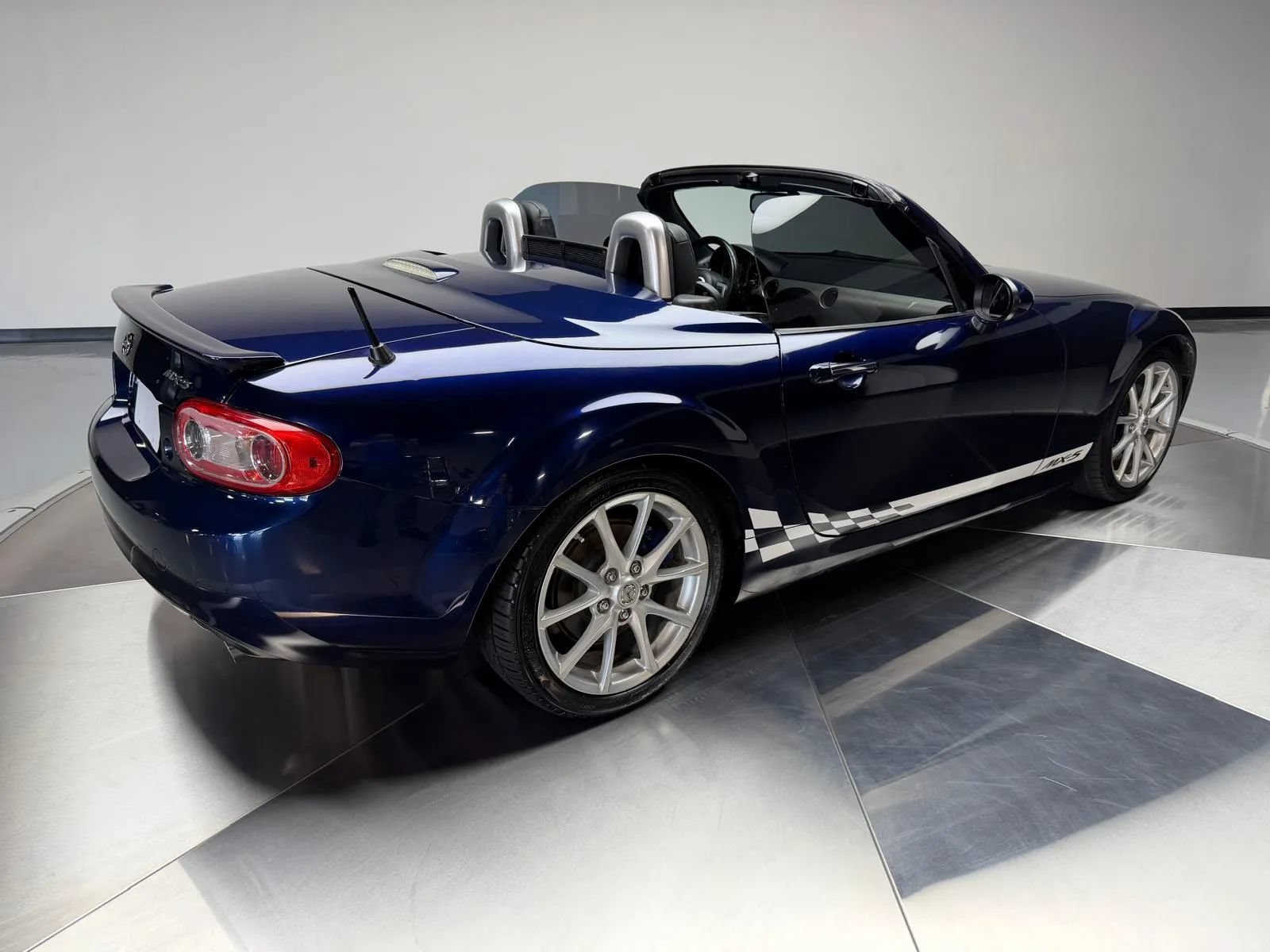 Used 2012 MAZDA MX-5 Miata Touring w/ Suspension Pkg RWD image 2