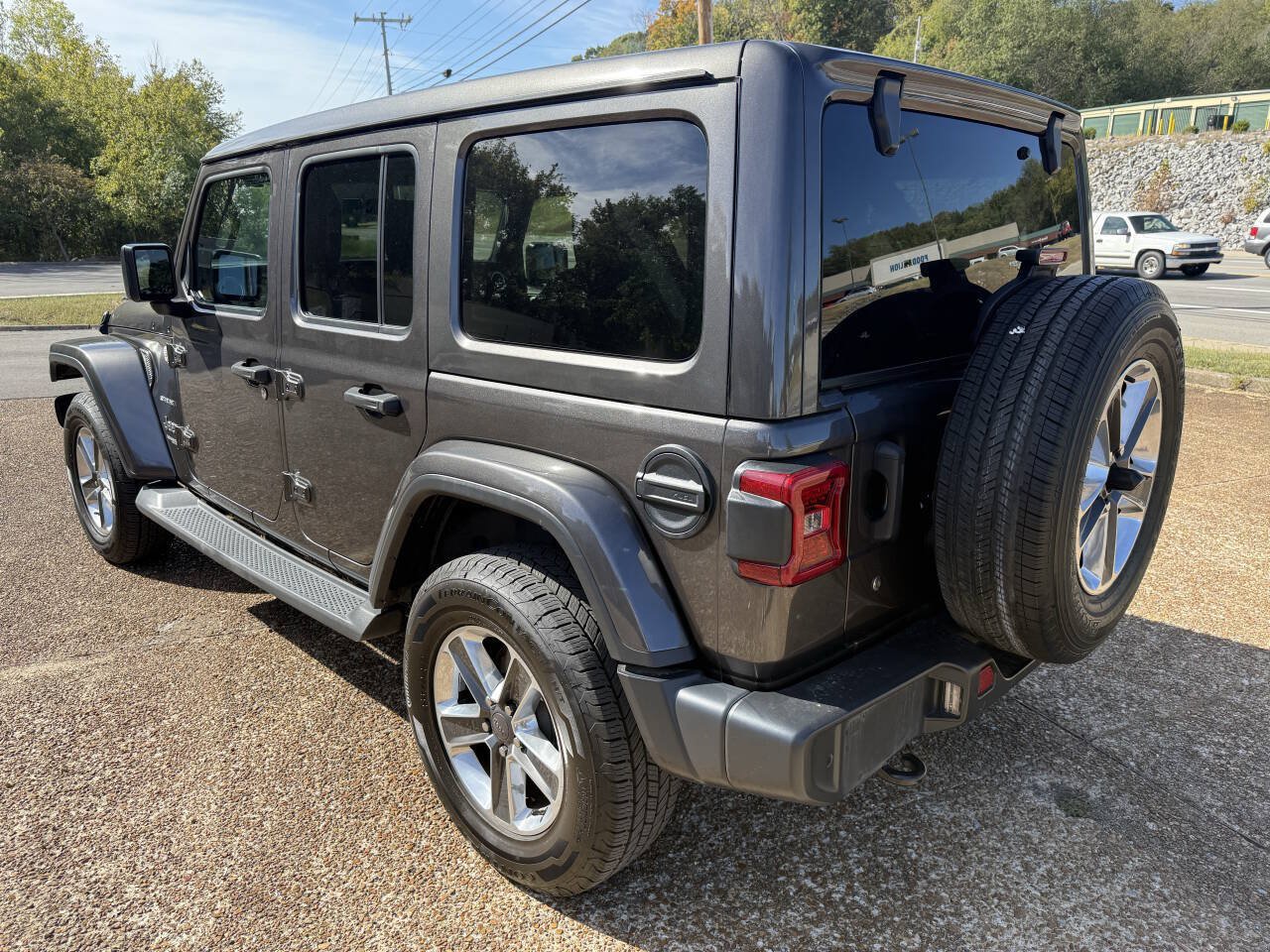 Used 2019 Jeep Wrangler Unlimited Sahara w/ Safety Group AWD/4WD image 4
