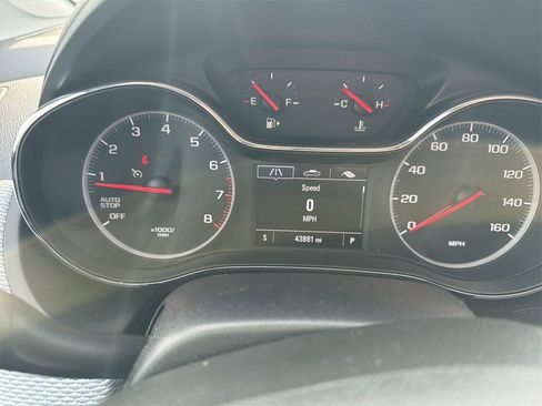 Used 2019 Chevrolet Cruze LT image 12