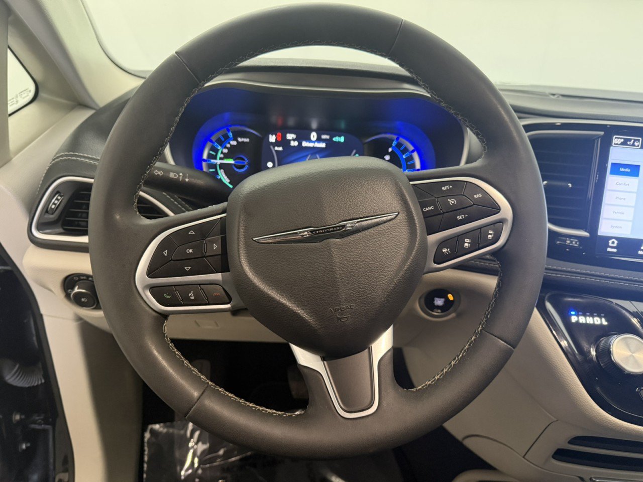Used 2023 Chrysler Pacifica Touring-L FWD image 21
