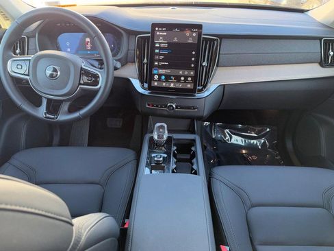 Certified 2025 Volvo XC90 B6 Plus image 13