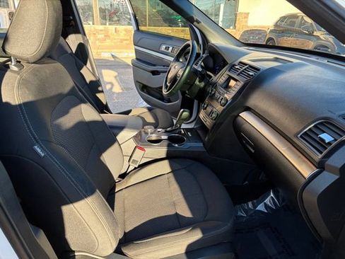 Used 2019 Ford Explorer XLT AWD/4WD image 35