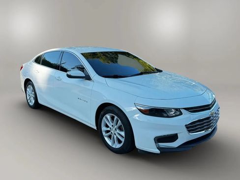 Used 2017 Chevrolet Malibu LT FWD image 7