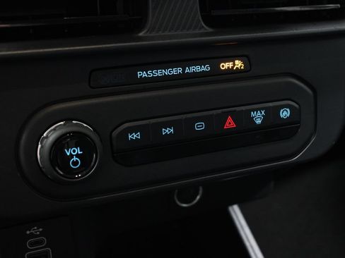 Certified 2026 Ford Maverick XL AWD/4WD image 32