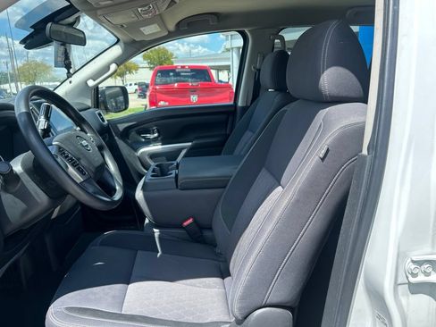 Used 2021 Nissan Titan SV RWD image 11