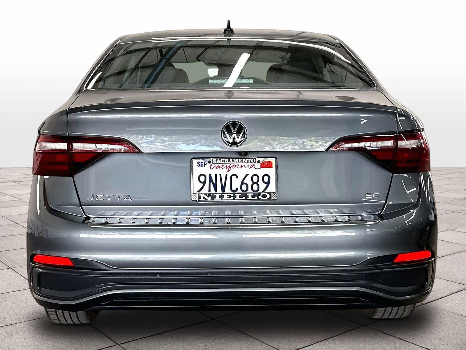 Used 2024 Volkswagen Jetta SE w/ Panoramic Sunroof Package FWD image 8
