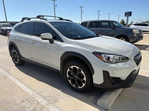 Used 2022 Subaru Crosstrek 2.0i Premium w/ Moonroof Package AWD/4WD image 2