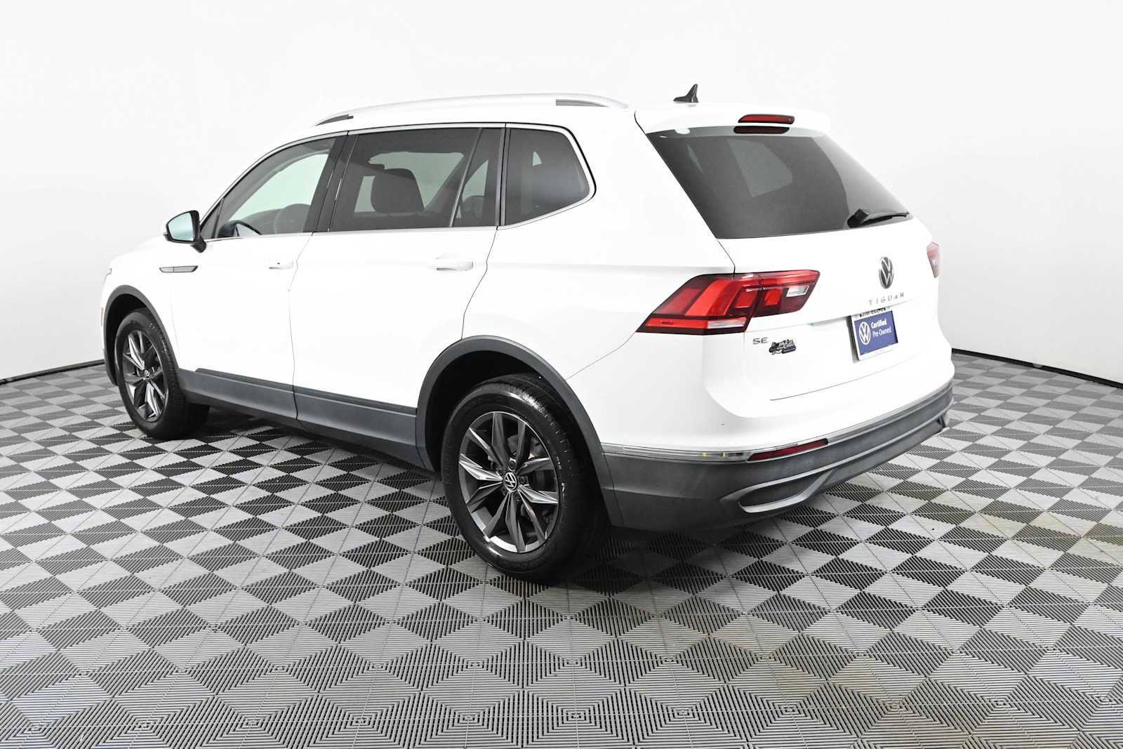 Certified 2022 Volkswagen Tiguan SE FWD image 5