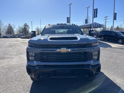 Used 2024 Chevrolet Silverado 2500 Custom w/ Custom Value Package AWD/4WD image 9