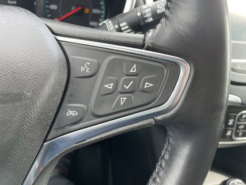 Used 2018 Chevrolet Equinox LT image 17