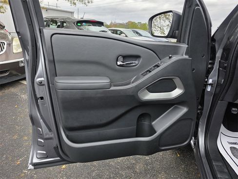 Used 2024 Nissan Frontier SV image 12