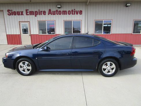 Used 2007 Pontiac Grand Prix w/ Sun And Sound Package FWD image 4