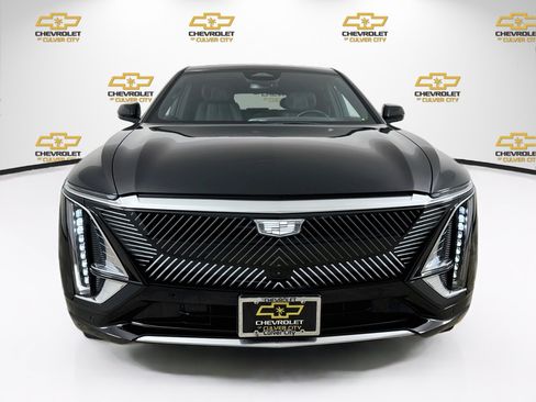 Used 2024 Cadillac Lyriq Luxury AWD/4WD image 2