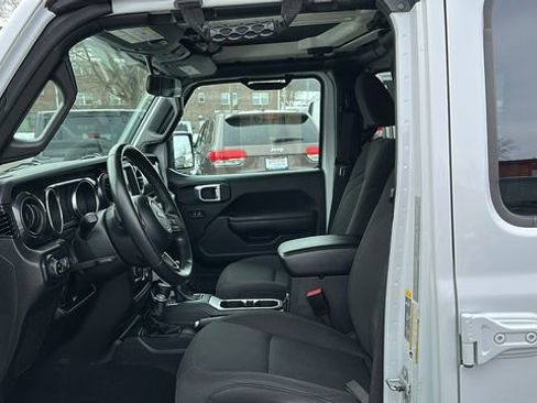Used 2022 Jeep Gladiator Sport image 10