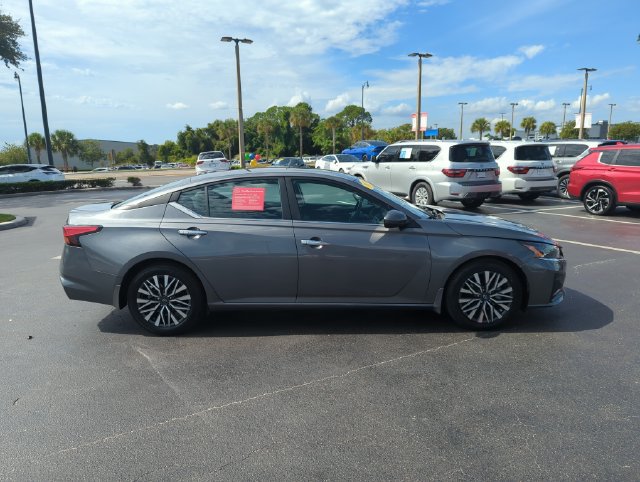 Certified 2024 Nissan Altima 2.5 SV w/ SV Premium Package FWD image 3