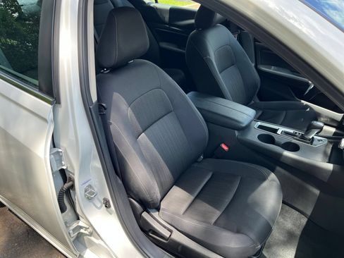 Used 2025 Nissan Altima 2.5 SV FWD image 31
