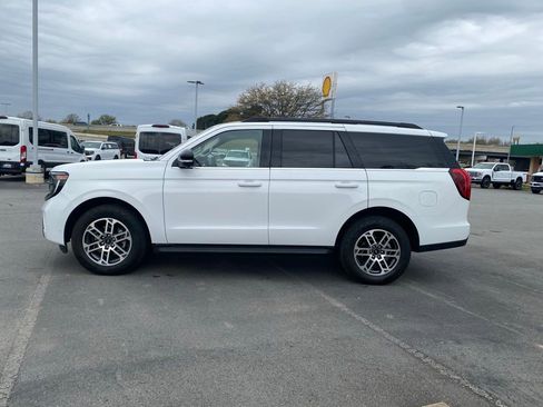 Used 2025 Ford Expedition Active image 4