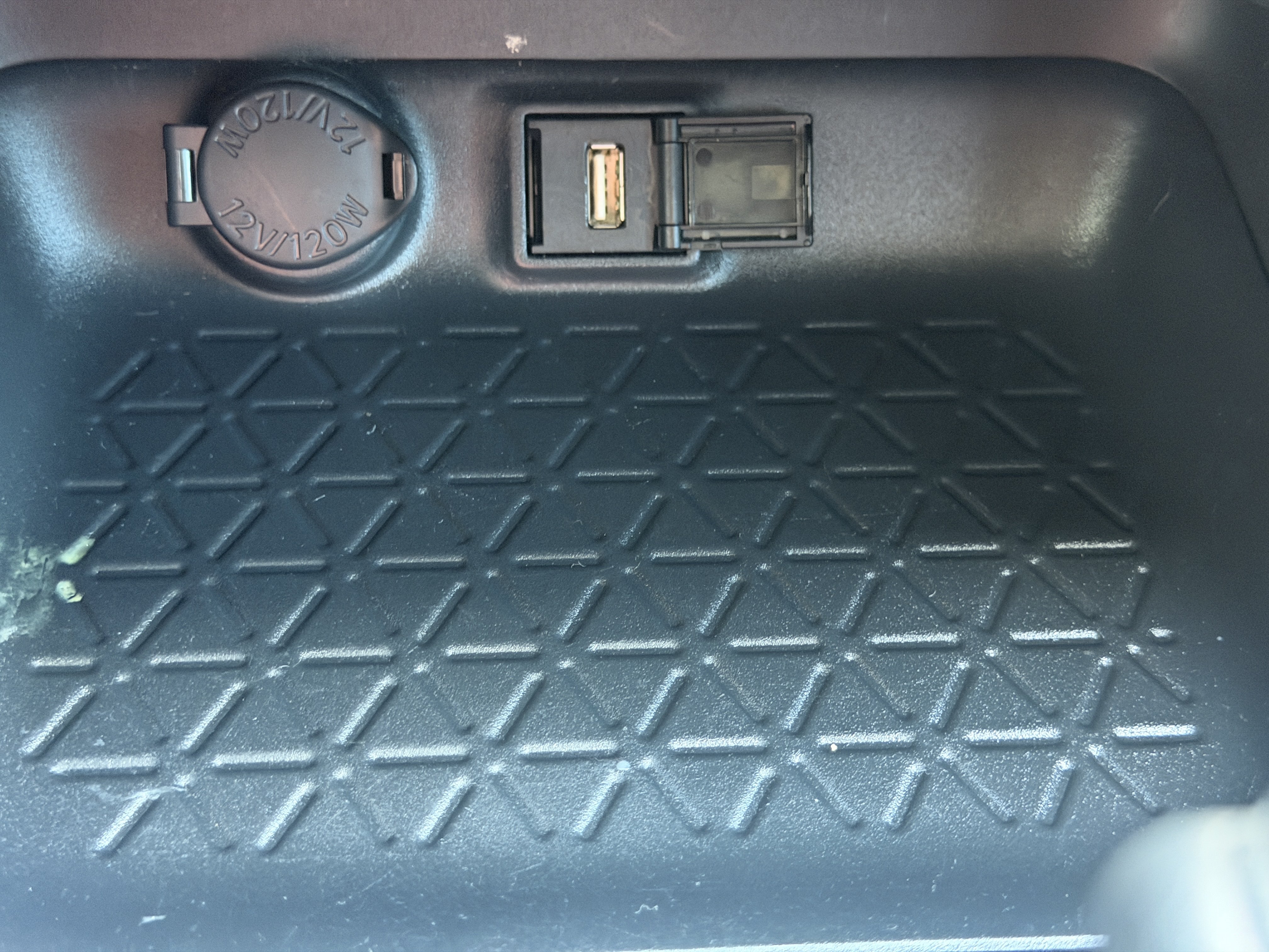 Used 2020 Toyota RAV4 LE FWD image 19