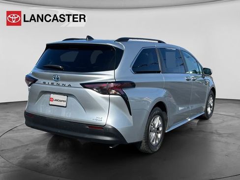 Certified 2023 Toyota Sienna XLE image 7