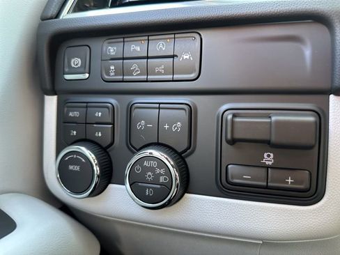 New 2025 Chevrolet Suburban Premier w/ Sun And Tow Package image 28