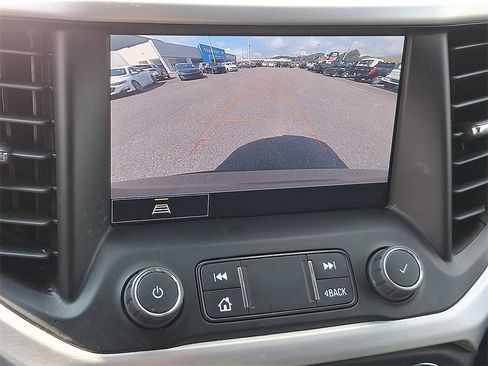 Used 2023 GMC Acadia SLT image 18