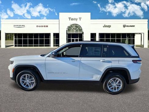 New 2025 Jeep Grand Cherokee Laredo RWD image 5