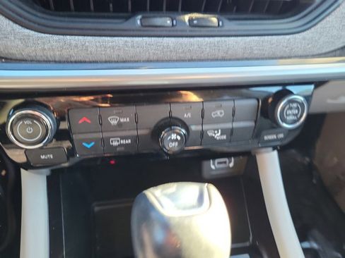 Certified 2022 Jeep Compass Latitude image 33