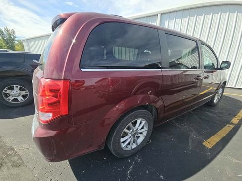 Used 2019 Dodge Grand Caravan SXT FWD image 4